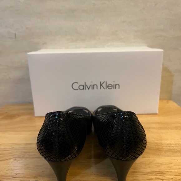 Calvin Klein BREE MTLC PYTHON Black Textured Wedges - Picture 3 of 10